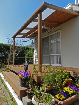 福岡県太宰府市T様邸ウッドデッキ+テラス・屋根のあるガーデンデザイン。