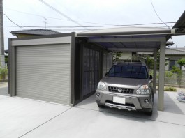 福岡県福津市T様邸カーポート+ガレージ・シャッターを使った車庫のデザイン例。