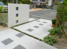 福岡県福津市T様邸新築外構のデザイン例。シンプルで大人な雰囲気のエクステリア。