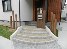 福岡県飯塚市N様邸新築外構のデザイン例。和モダンのおしゃれなエクステリア。
