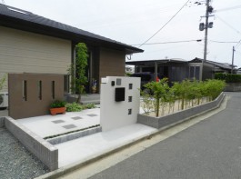 福岡県福津市T様邸新築外構のデザイン例。シンプルで大人な雰囲気のエクステリア。