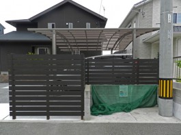 福岡県飯塚市T様邸目隠しフェンスのデザイン施工例。Eウッドスタイル。