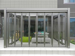 福岡県飯塚市H様邸ガーデンルーム+ウッドデッキのあるガーデンデザイン例。