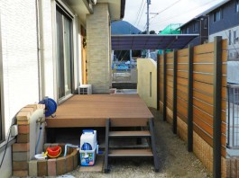 福岡県糟屋郡須惠町のウッドデッキ・目隠しフェンス・手洗い場のある庭・ガーデン工事。