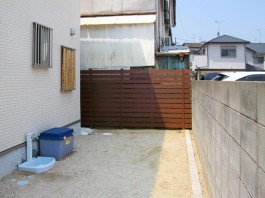 福岡県福岡市城南区のEウッドスタイル施工例。ガーデンを目隠しフェンスで囲いました。