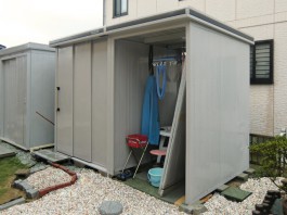 福岡で施工した物置の施工例です。ヨドコウ（ヨド物置）のエルモをお庭に施工しました。