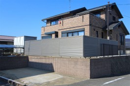 福岡県糟屋郡 N様邸 目隠しフェンス施工例、十字路から見えないようにフェンスを施工。