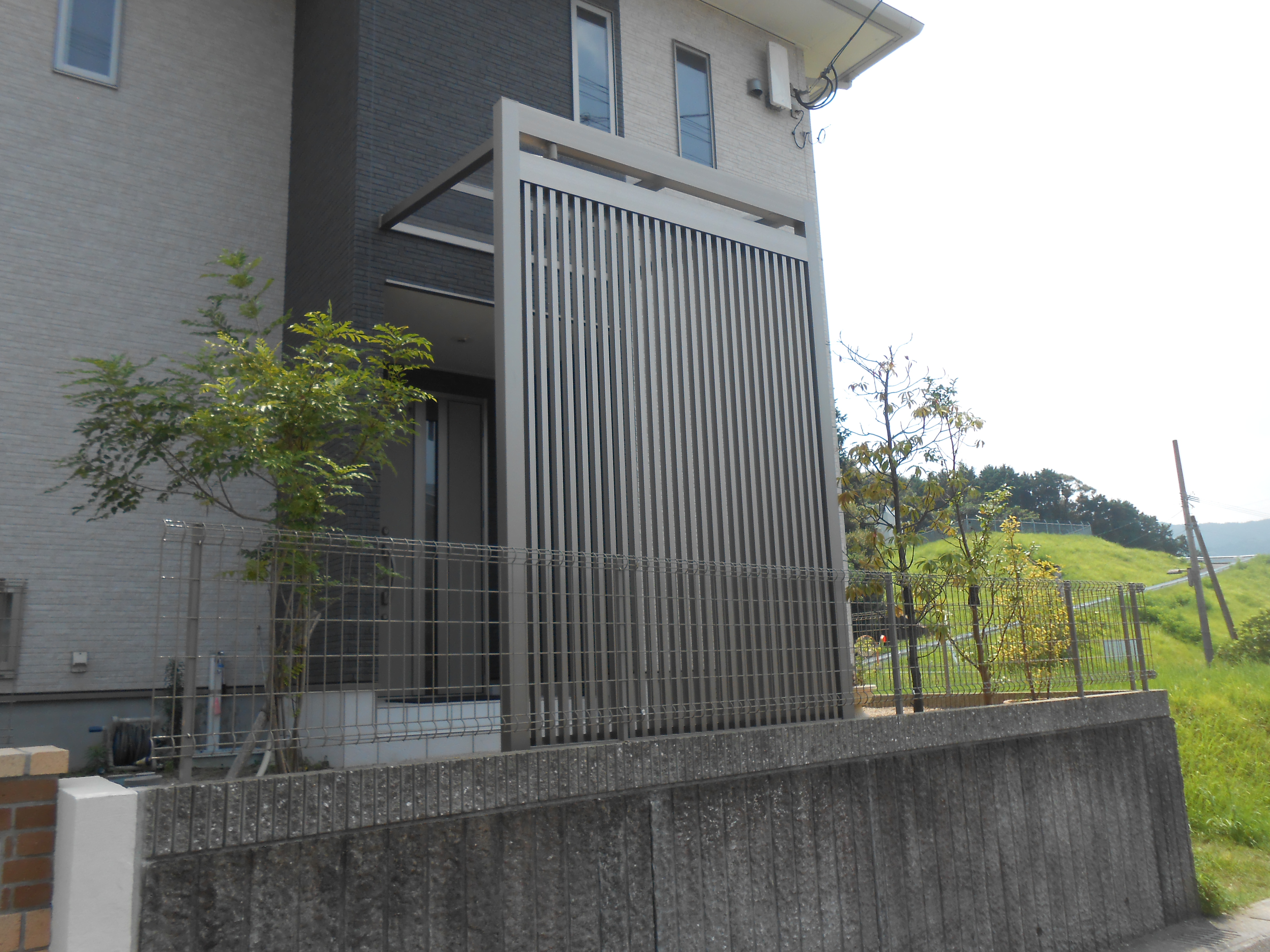 玄関前目隠し ブログ 福岡 佐賀の外構 エクステリア ガーデニングは太陽ハウジングへ