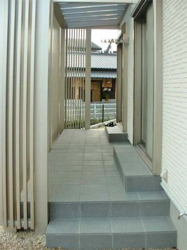 福岡県甘木市のガーデンルーム工事。YKKapのリレーリアを使ったモダンなガーデン。