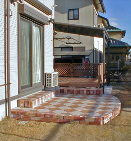 福岡県K様邸ガーデン・テラス・屋根・ウッドデッキのデザイン例。