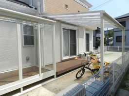 福岡県福岡市南区S様邸ウッドデッキとテラス・屋根のデザイン施工例。