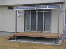 福岡県うきは市のウッドデッキとテラス・屋根がお庭にあるエクステリア工事。