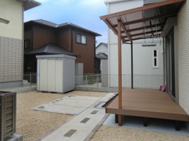福岡県宗像市のウッドデッキ+テラス・屋根エクステリア工事。おしゃれで便利なお庭。