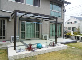 福岡県古賀市にてガーデンルーム・テラス屋根付きのお庭工事。おしゃれなジーマテラス。