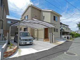 福岡県春日市のカーポート・車庫工事。屋根をカットしたカーポート・屋根のデザイン例。