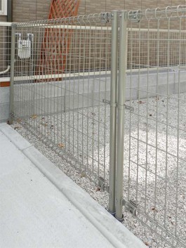 福岡県春日市のわんちゃん・犬・ペット用のフェンス工事。必要な時に取り外し可能フェンス