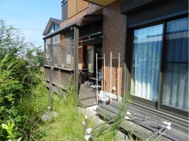 福岡県太宰府市の囲いテラス・サンルーム工事前。庭にガラス張りの室内のような癒し空間