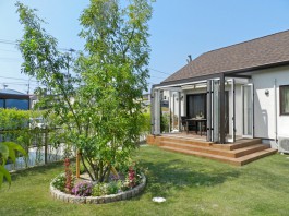 福岡県春日市の庭・ガーデンにガーデンルームを施工した例。家族の癒しガーデンへ！