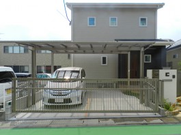 福岡県大野城市にてカーポートとオーバードアを施工。