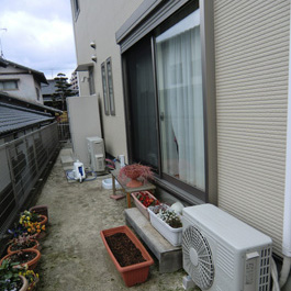 福岡県福岡市南区のお庭のリフォーム工事です。サンルームを付けて洗濯物干場に。