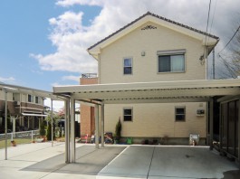 福岡県うきは市の外溝リフォーム工事。車庫のコンクリート、カーポート、伸縮門扉取付け。